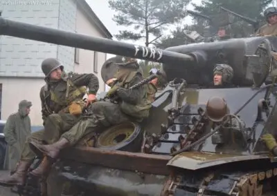 Passionnée d'airsoft avec le char